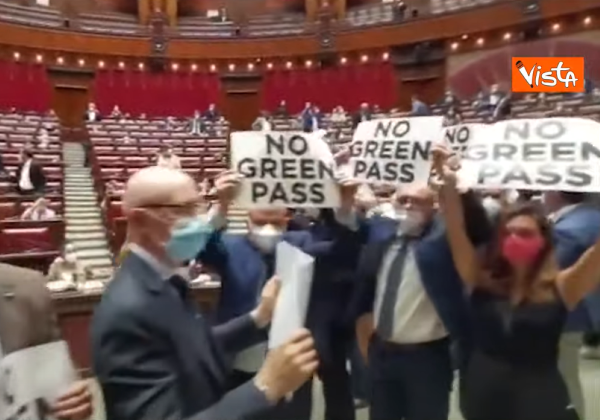 Green Pass, bocciata pregiudiziale di incostituzionalità: FdI blocca la Camera Green Pass, bocciata pregiudiziale di incostituzionalità: FdI blocca la Camera