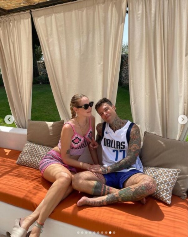 Chiara Ferragni e Fedez in vacanza in Puglia tra masserie di lusso e frise Chiara Ferragni e Fedez in vacanza in Puglia tra masserie di lusso e frise