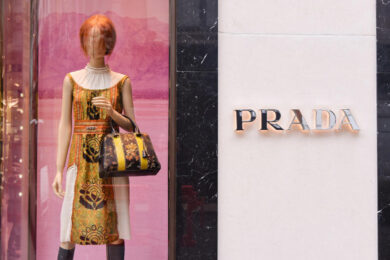 Prada, in primo semestre ricavi crescono del 60%: utile 97 mln