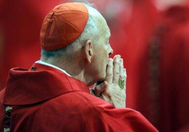 Chiesa, abusi sessuali su minore. Incriminato ex arcivescovo di Washington