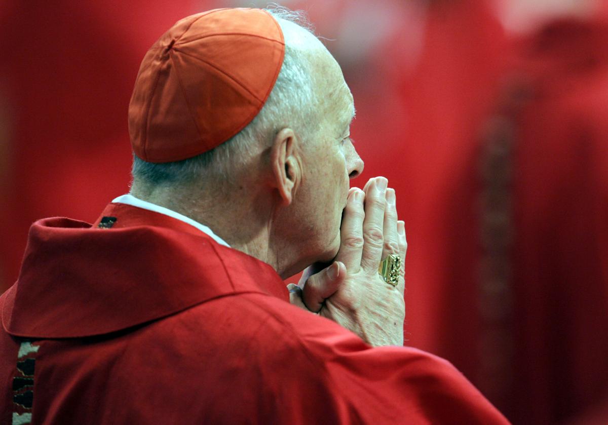 Chiesa, abusi sessuali su minore. Incriminato ex arcivescovo di Washington Chiesa, abusi sessuali su minore. Incriminato ex arcivescovo di Washington