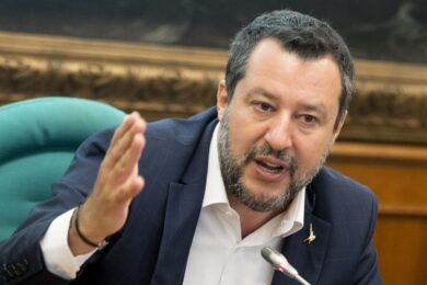 Matteo Salvini“ Il M5S voterebbe pure il governo Topolino per le poltrone”