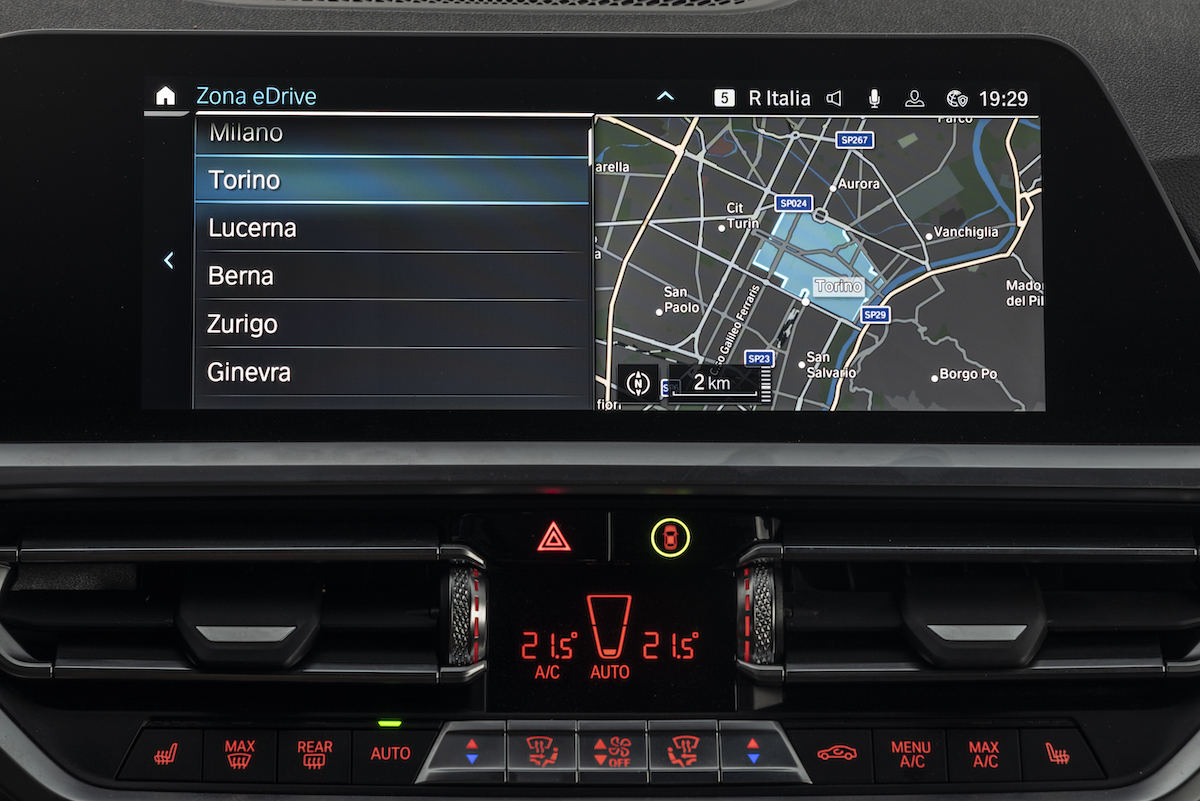 BMW 320e Touring, la piccola ibrida plug-in della Serie 3