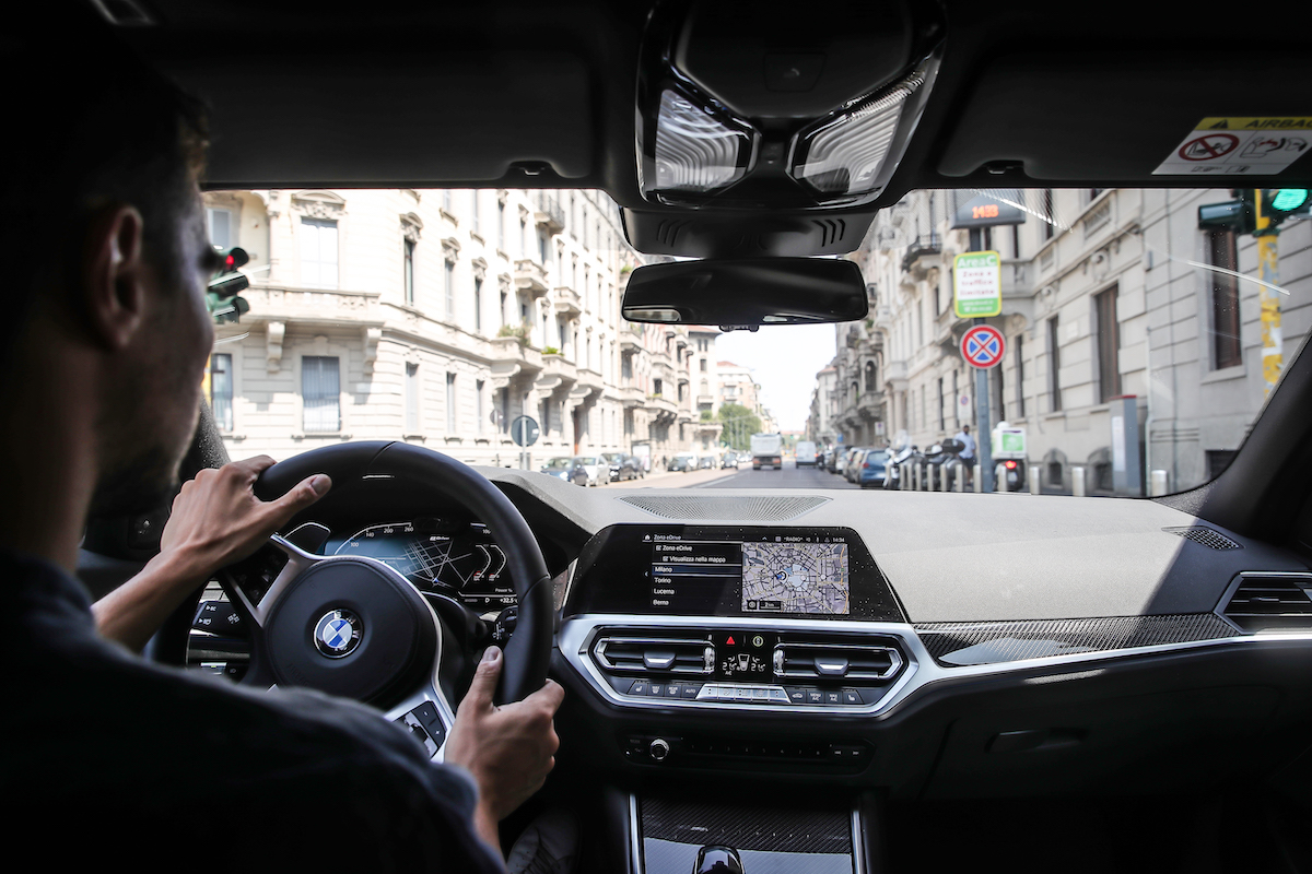 BMW 320e Touring, la piccola ibrida plug-in della Serie 3