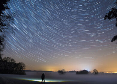 UFO a Roma, avvistati oggetti luminosi. L’esperto: “Meteore o satellite”
