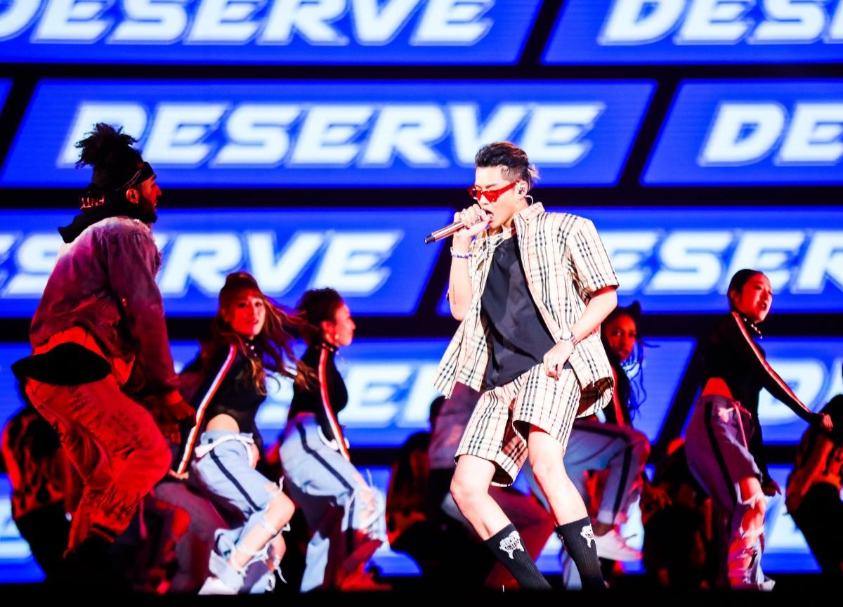 Cina, Kris Wu accusato di stupro. Arrestato il re del pop di Pechino Cina, Kris Wu accusato di stupro. Arrestato il re del pop di Pechino