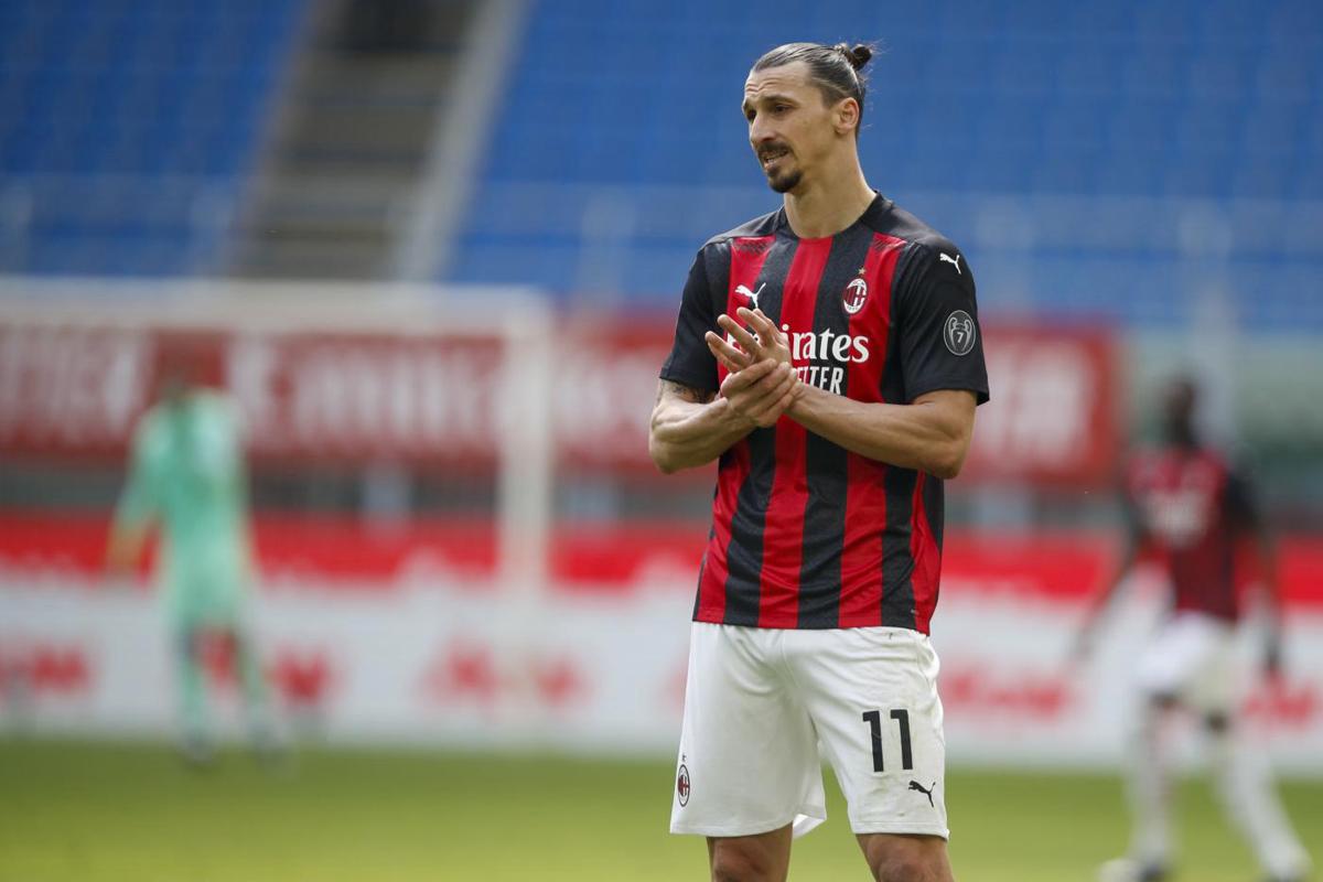 Le Parisien: Ibrahimovic voleva tornare al PSG prima del rinnovo con il Milan Le Parisien: Ibrahimovic voleva tornare al PSG prima del rinnovo con il Milan