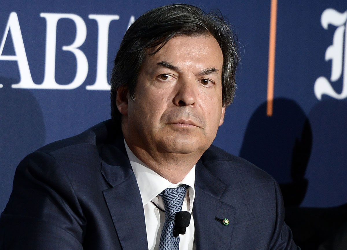 Intesa Sanpaolo, nel primo trimestre l’utile netto vola a 3.023 mld di euro Intesa Sanpaolo, nel primo trimestre l’utile netto vola a 3.023 mld di euro