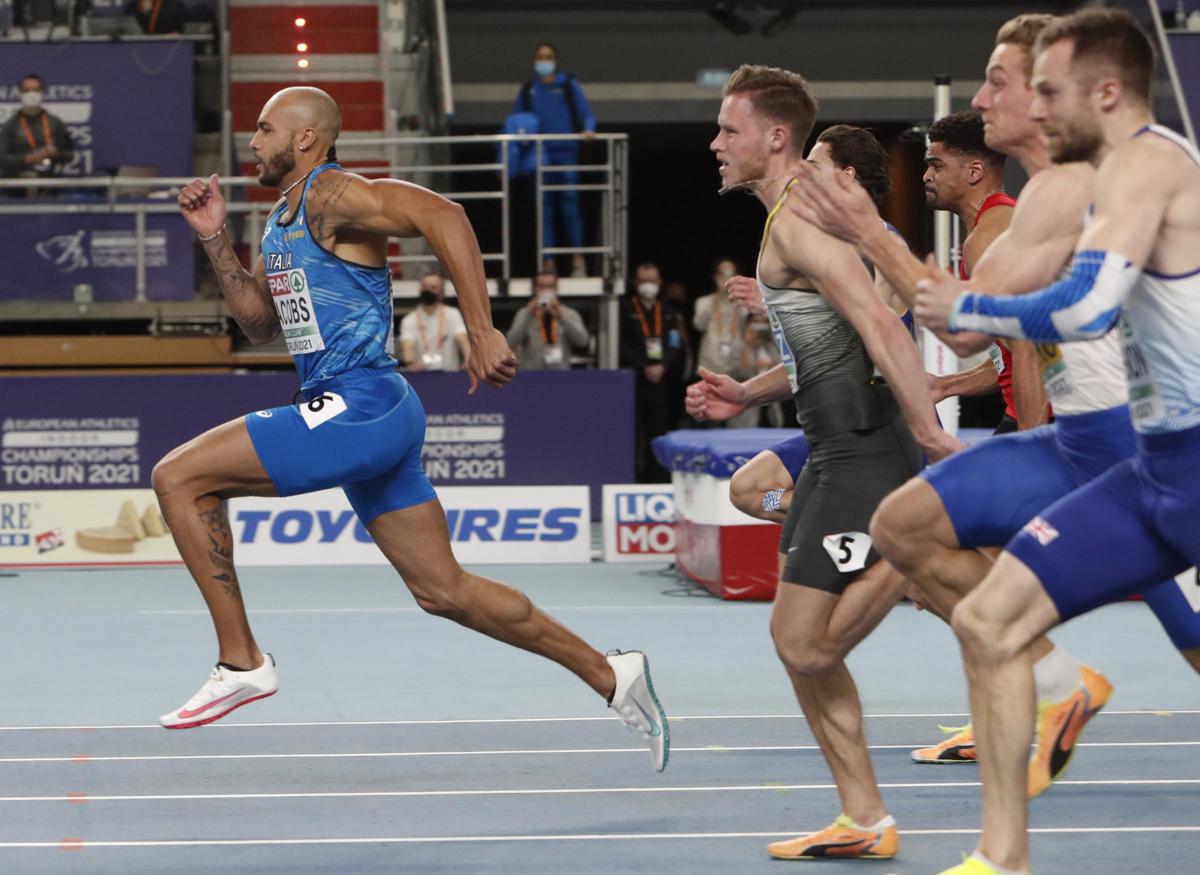 Marcell Jacobs, prima il doping poi le scarpe: ennesimo attacco al velocista Marcell Jacobs, prima il doping poi le scarpe: ennesimo attacco al velocista