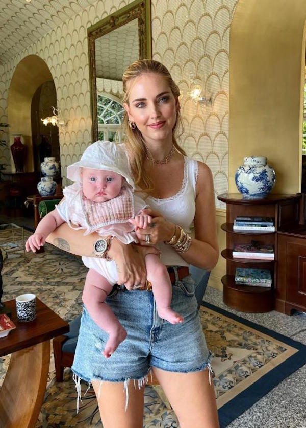 Tata Ferragni, quanto guadagna? Ecco lo stipendio di tata Rosalba Tata Ferragni, quanto guadagna? Ecco lo stipendio di tata Rosalba