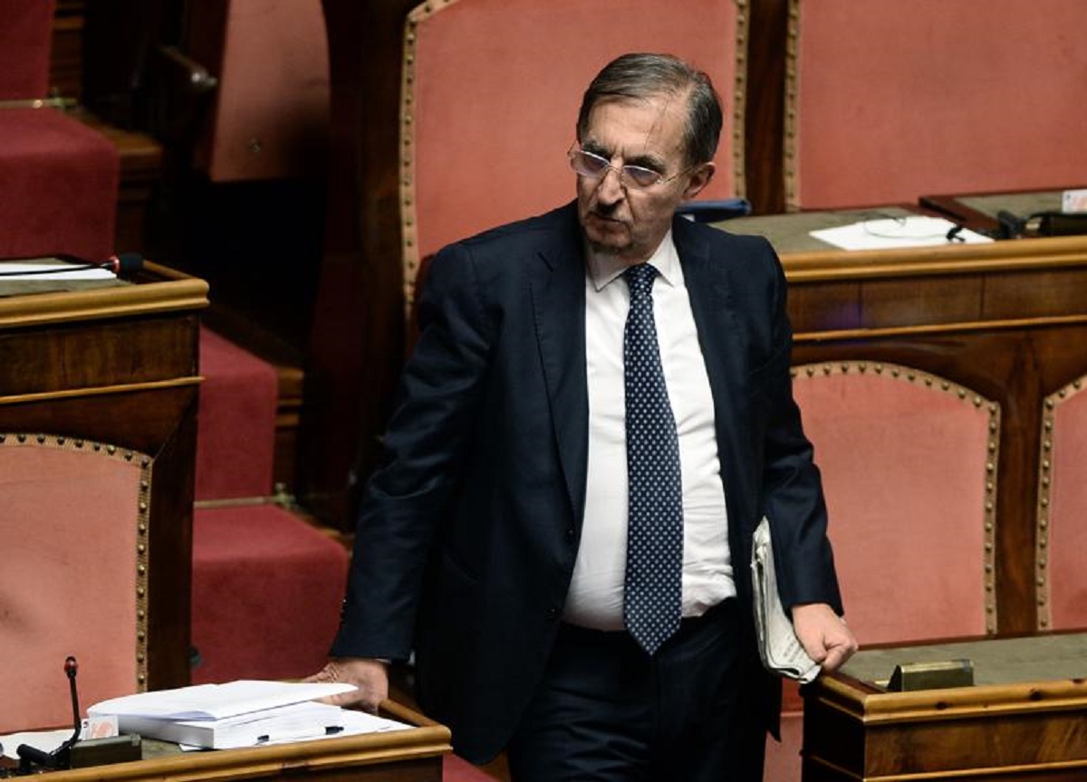 La Russa e la giornata a Villa Certosa: “Farfalle, guida sportiva e salmone” La Russa e la giornata a Villa Certosa: “Farfalle, guida sportiva e salmone”