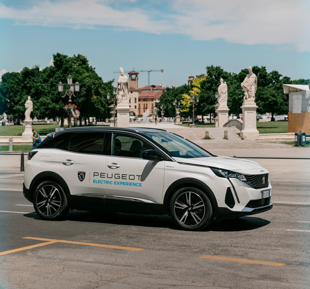Successo per il primo Peugeot Electric Experience,