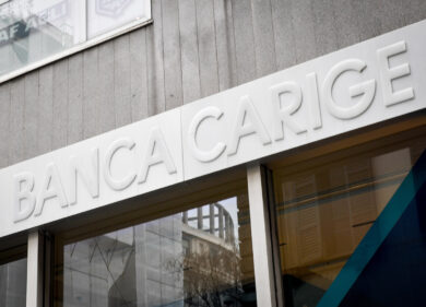 Carige, dimezzare la perdita non basta