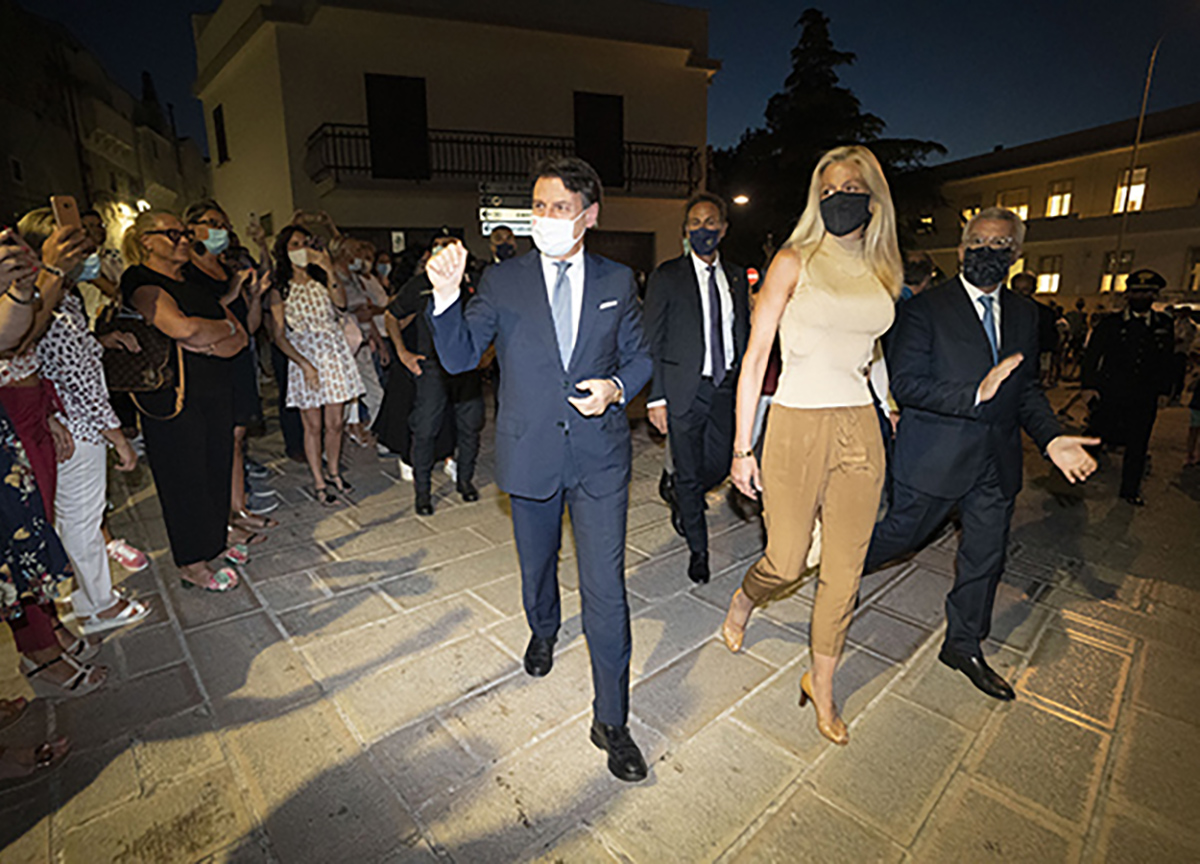 A “La Piazza” di Affari la prima uscita di Giuseppe Conte leader M5s A “La Piazza” di Affari la prima uscita di Giuseppe Conte leader M5s