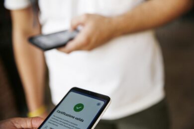 I furbetti del Green Pass falso? Prima cornuti, poi mazziati