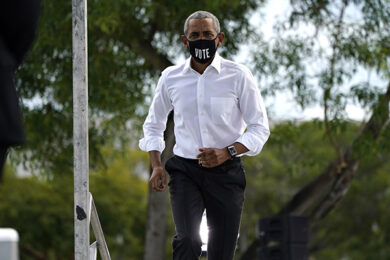 Obama, la mega festa per i 60 anni. Le foto proibite finiscono sui social