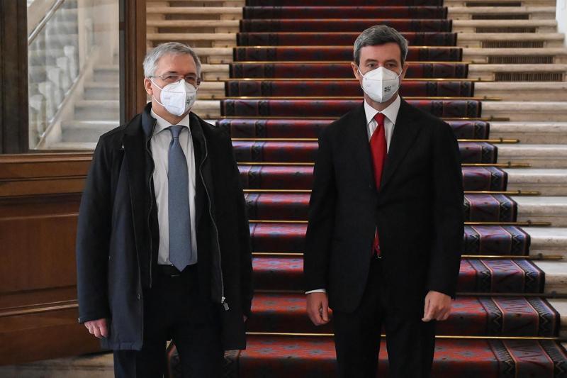Governo, la stretta sulle delocalizzazioni. Maxi multe, fino al 2% dei ricavi Governo, la stretta sulle delocalizzazioni. Maxi multe, fino al 2% dei ricavi