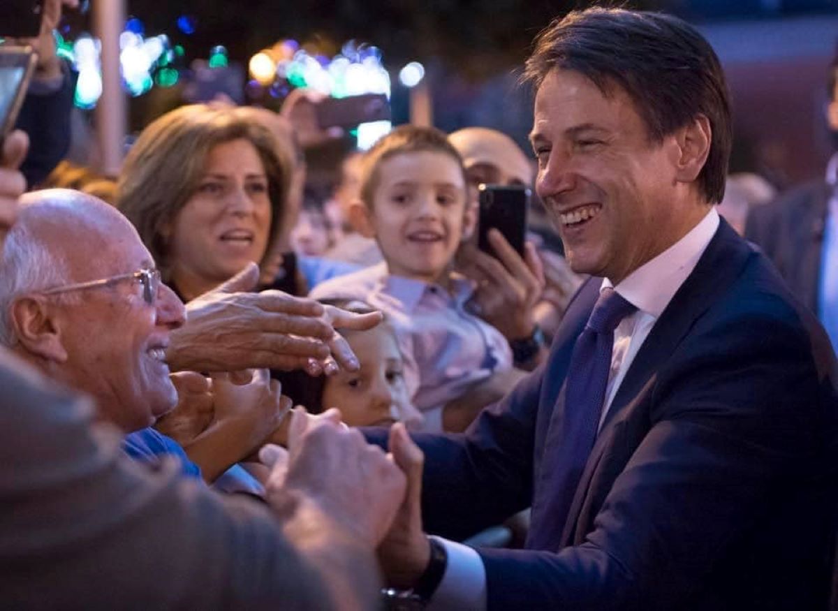M5s, Di Battista: endorsement a Conte e messaggio implicito. “Molla Draghi” M5s, Di Battista: endorsement a Conte e messaggio implicito. “Molla Draghi”