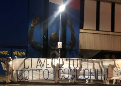 Inter, la delusione dei tifosi: imbrattato il murale per Lukaku a San Siro