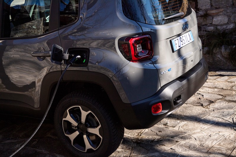 Renegade 4xe: anche l’evoluzione plug-in è il successo del made in Italy