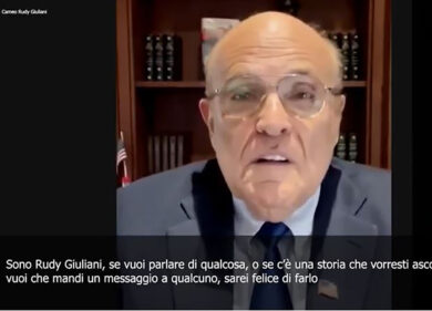 Rudy Giuliani fa il venditore: messaggi personalizzati a 199 dollari. VIDEO