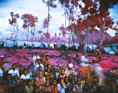 Richard Mosse: fotografo di migrazioni, conflitti e cambiamento climatico