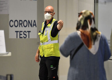 Covid, in estate le restrizioni per la variante Delta frenano il turismo