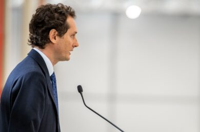 Faurecia compra la tedesca Hella. Gli Agnelli con Exor pronti a diluirsi