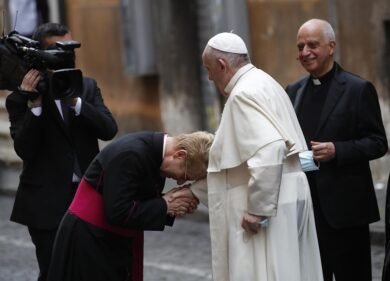 Rai: tagli alle spese per i viaggi papali, protestano i vaticanisti
