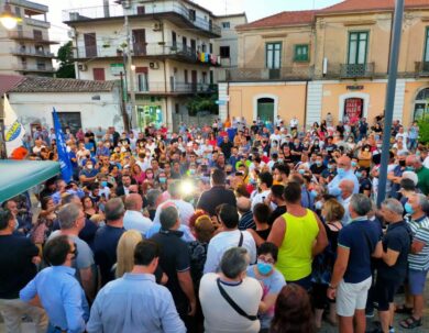 Lega, 300 firme in 2 ore per i Referendum sulla Giustizia a Taurianova. Foto
