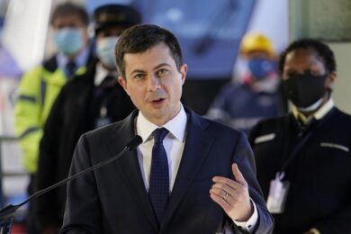 Pete Buttigieg: “Io e mio marito Chasten genitori grazie all’adozione”