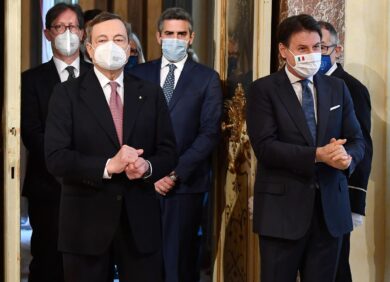 Draghi è un ostacolo per Conte. La soluzione? Mandarlo al Quirinale