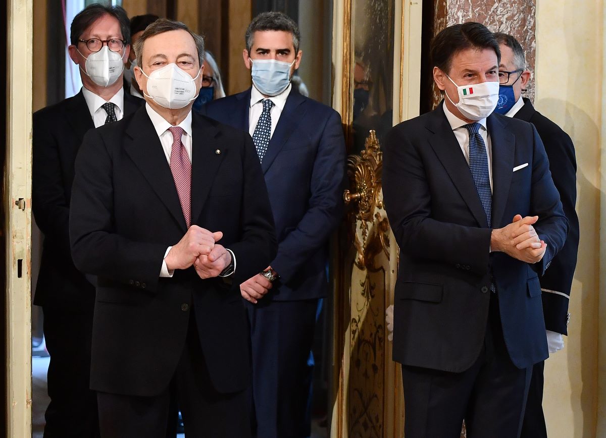 Draghi è un ostacolo per Conte. La soluzione? Mandarlo al Quirinale Draghi è un ostacolo per Conte. La soluzione? Mandarlo al Quirinale