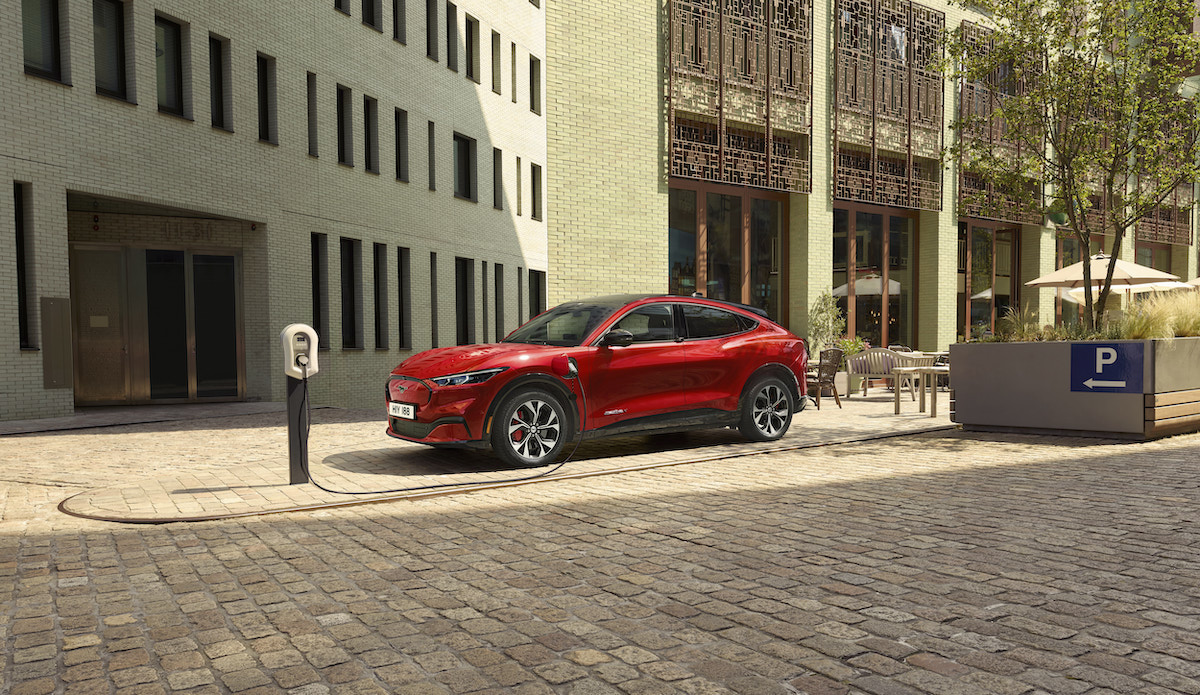 Ford Mustang Mach-E può raggiungere la spiaggia, da ogni capitale europea Ford Mustang Mach-E può raggiungere la spiaggia, da ogni capitale europea