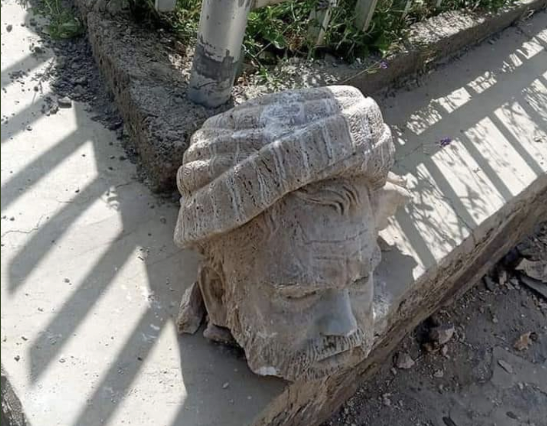Afghanistan, tre dimostranti uccisi. Statue distrutte. Feriti in aeroporto Afghanistan, tre dimostranti uccisi. Statue distrutte. Feriti in aeroporto