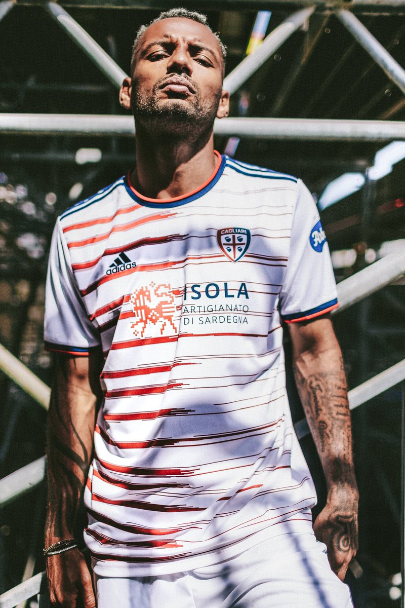 Serie A 2021/22, nuove maglie: scelta innovativa per Napoli e Armani – FOTO Serie A 2021/22, nuove maglie: scelta innovativa per Napoli e Armani – FOTO