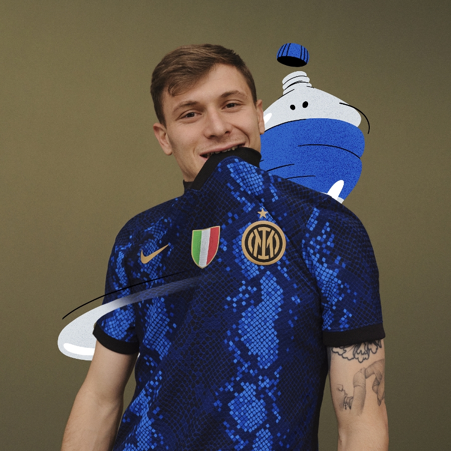 Serie A 2021/22, nuove maglie: scelta innovativa per Napoli e Armani – FOTO Serie A 2021/22, nuove maglie: scelta innovativa per Napoli e Armani – FOTO