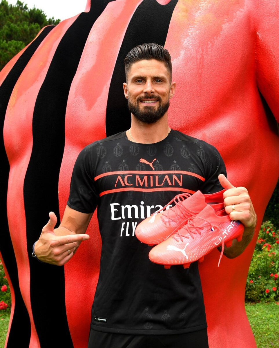 Serie A 2021/22, nuove maglie: scelta innovativa per Napoli e Armani – FOTO Serie A 2021/22, nuove maglie: scelta innovativa per Napoli e Armani – FOTO