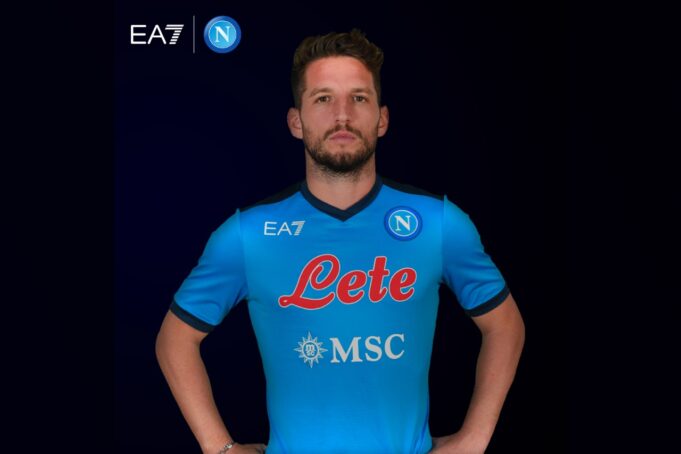 Serie A 2021/22, nuove maglie: scelta innovativa per Napoli e Armani – FOTO Serie A 2021/22, nuove maglie: scelta innovativa per Napoli e Armani – FOTO
