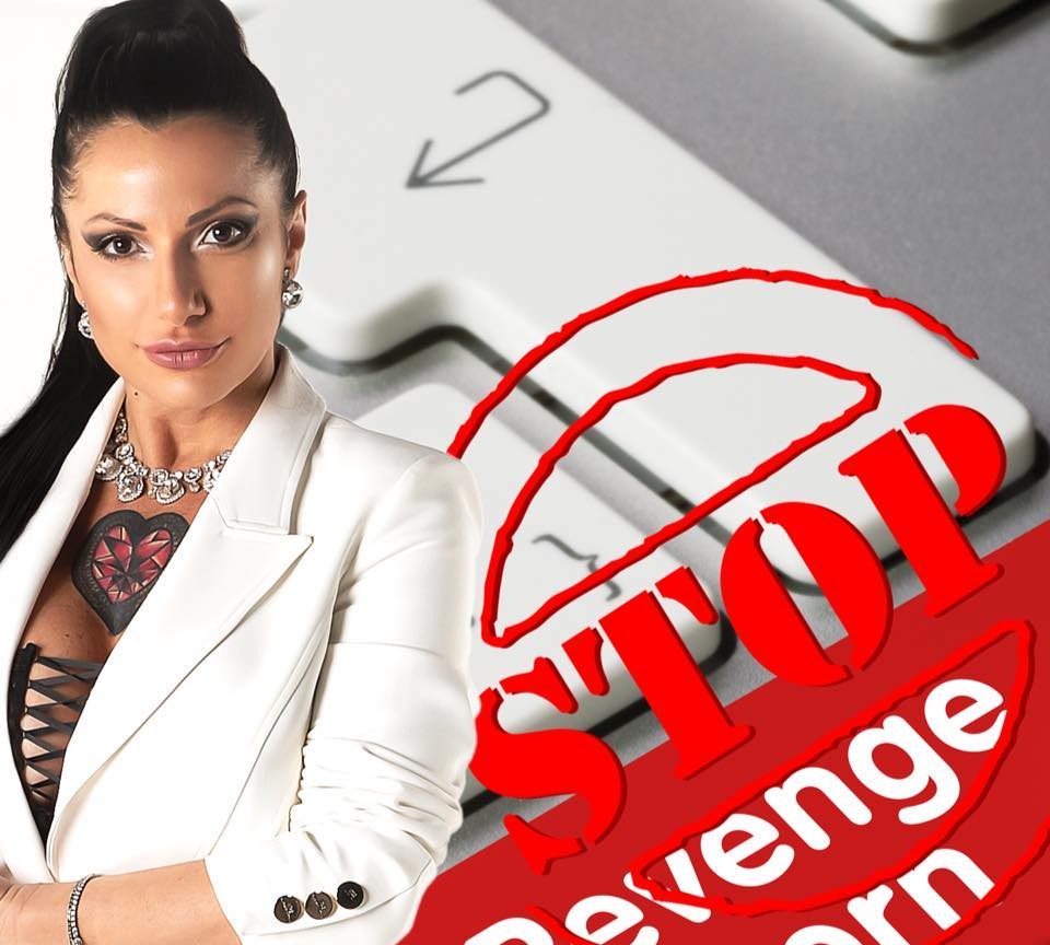 Tina Ciaco,veto per l’attrice hard candidata a Salerno: “Berlusconi mi aiuti” Tina Ciaco,veto per l’attrice hard candidata a Salerno: “Berlusconi mi aiuti”