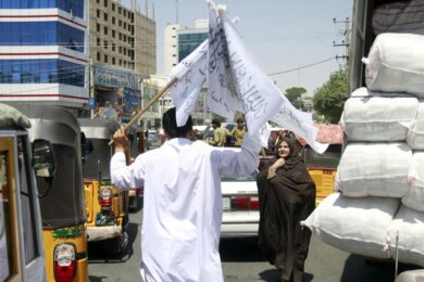 Afghanistan, talebani vietano classi miste in università Herat