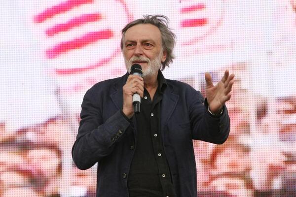 Milano, ultimo saluto a Gino Strada nella sede di Emergency Milano, ultimo saluto a Gino Strada nella sede di Emergency