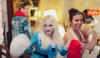 Madonna in Salento si scatena ballando “Bella ciao” al suo compleanno