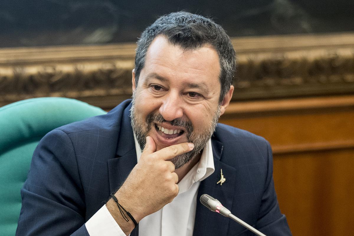 Salvini: “Al lavoro per fare il premier.Il programma lo spiegherò a La Piazza” Salvini: “Al lavoro per fare il premier.Il programma lo spiegherò a La Piazza”
