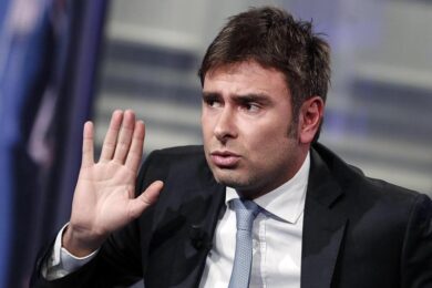 Afghanistan, Di Battista in linea con Conte. E Draghi cerca il dialogo con Xi