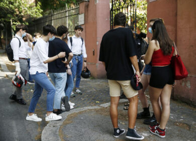 “Obbligo vaccinale anche per gli operatori scolastici”