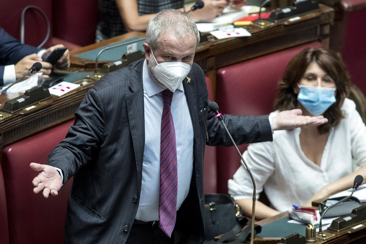 Lega, Borghi: “Sfiducia a Lamorgese? Se ha i numeri la presento io” Lega, Borghi: “Sfiducia a Lamorgese? Se ha i numeri la presento io”