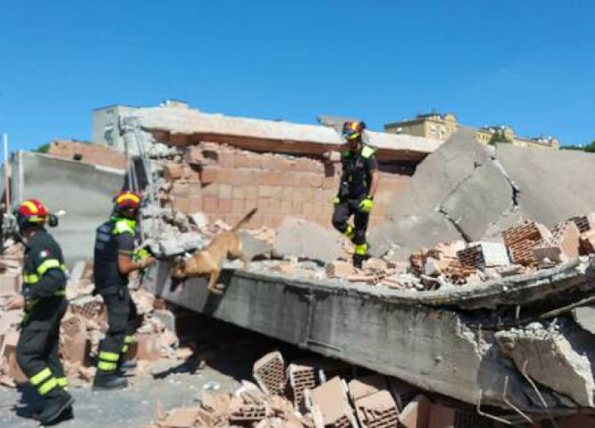 Torino, crolla palazzina di due piani: morto bimbo di 4 anni Torino, crolla palazzina di due piani: morto bimbo di 4 anni