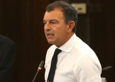 Milano, Fabrizio de Pasquale: abolire divieto per le sigarette elettroniche