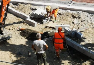 Incidenti sul lavoro, travolti da una lastra: morti imprenditore e operaio